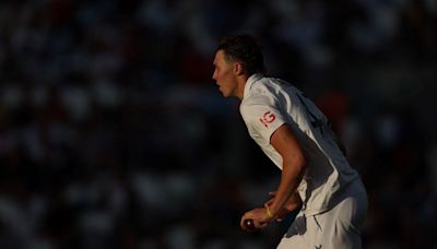 England's Hull to miss Pakistan Test series