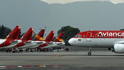 Pasajero de Avianca en vuelo entre Colombia y Estados Unidos furioso con la aerolínea porque revendieron su silla: “¿Es que mi plata no vale?”