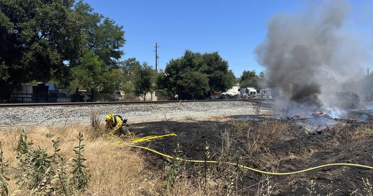 Vegetation fire burns in South San Jose