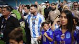 Vainqueur de la Copa América, Lionel Messi célèbre avec sa femme et leurs trois fils