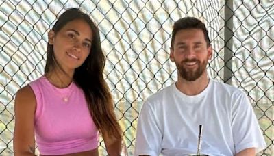 Leo Messi con mate en mano y Anto Roccuzzo subida en un asiento: así alentaron a su hijo Thiago durante un partido