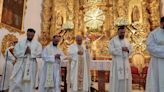 El obispo celebra en Bujalance el Sagrado Corazón de Jesús y bendice una Custodia donada a las monjas