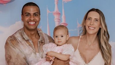 Em Orlando, Thiago Oliveira comemora aniversário da filha com festa luxuosa