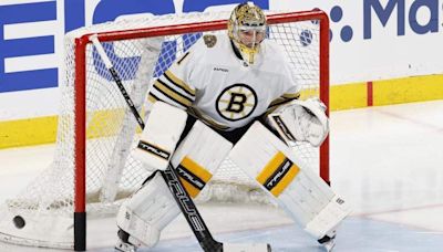 Insider Reveals Bruins Offer to Star Goalie Jeremy Swayman