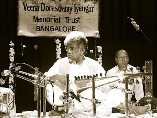 Rajeev Taranath’s sarod played in the shared space of music, poetry