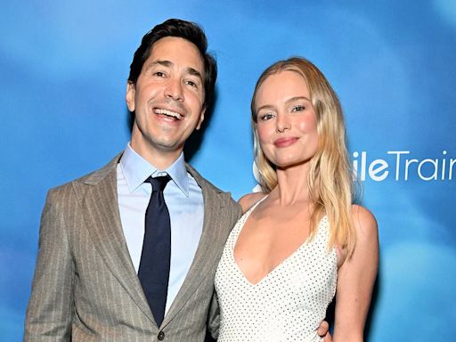 Justin Long accidentally soiled the bed with Kate Bosworth by his side