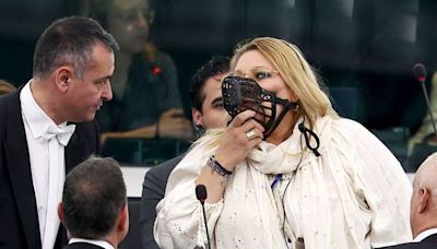 Parlement européen : Une eurodéputée virée pour avoir crié et porté une muselière