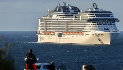Giant cruise ship makes U-turn avoiding West Country port