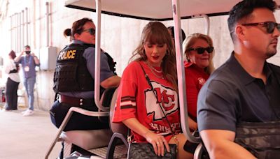 Turns Out, Taylor Swift Brought Her Family to Watch Travis Kelce’s Bengals Game