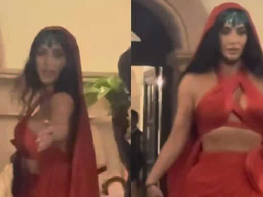 Kim Kardashian Asks Bodyguards To Give Way, Comes Back To Pose For Paps In Viral Video From Ambani Wedding...