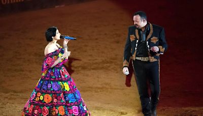 Pepe Aguilar revela si quiere que Ángela Aguilar lo convierta en abuelo - La Opinión