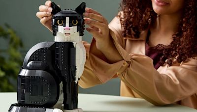 LEGO Ideas Tuxedo Cat Set: Real Cats Can't Wait To Push It Off a Shelf