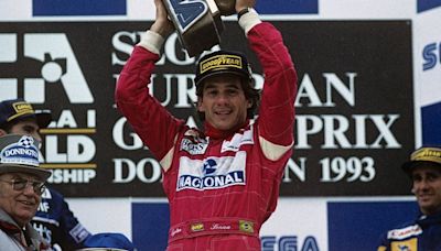 Ayrton Senna é homenageado no circuito de seu acidente fatal