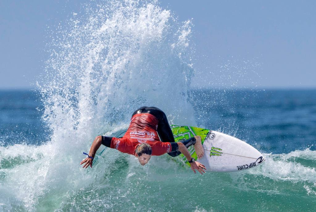 Swell surfing underway as waves grow, action heats up at the US Open of Surfing