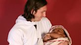 Two legends: The story behind the 2007 photo going viral of Lionel Messi with baby Lamine Yamal