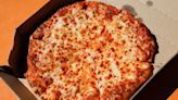 Autoridades buscan a ladrones que utilizan cajas de pizza como señuelos para robar en South Bay - La Opinión
