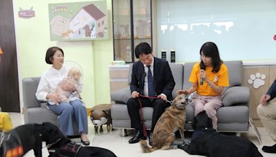 屏東縣動物之家揭牌 總統賴清德率先認養截肢流浪犬 | 蕃新聞