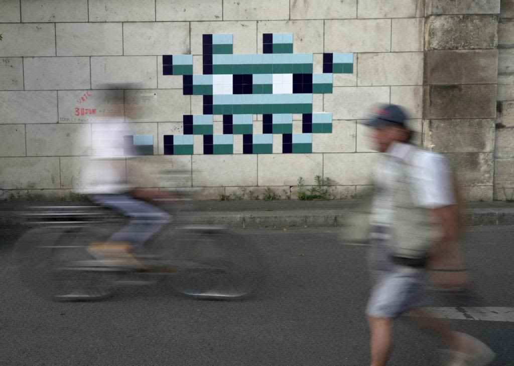 Mystery Paris street artist ‘Invader’ glues up new work to celebrate Olympics and delight fans