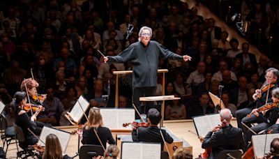 Review: Michael Tilson Thomas Returns to New York, and Mahler