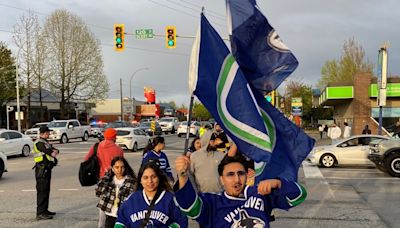 Vancouver Canucks fans keep celebration going at Surrey, Delta border (PHOTOS)
