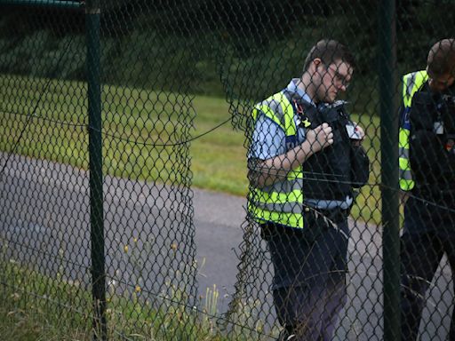 Activistas climáticos se pegan a pista de rodaje en aeropuerto de Colonia-Bonn, que para los vuelos