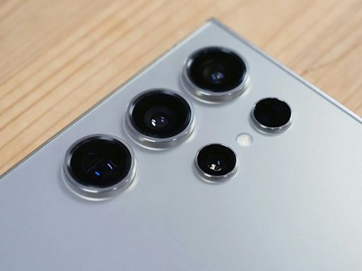 爆量指稱三星Galaxy S25 Ultra僅剩單一長焦鏡頭，但採用類似Sony Xperia 1 IV的雙焦段長焦光學設計 - Cool3c