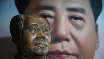 China's 'red collectors' cherish bygone Maoist era