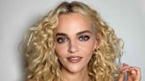 19 Curly Blonde Hairstyles That Prove It's the Ultimate Beachy Combo