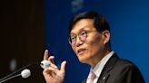 Bank of Korea’s Rhee Signals Rate Cut Delay as Fed Stays Tight