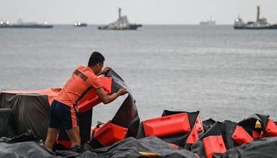 Philippines 'prepares for worst' after oil spill