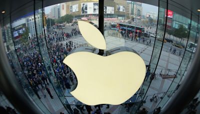 Forbes Daily: As Tech Stocks Rally, Apple Achieves A New Record