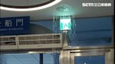 外頭大雨 東港候船室驚見「燈光瀑布」民眾憂漏電 業者澄清：卡這一根