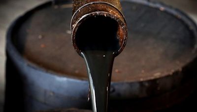 Países petroleros extienden recorte de producción para apuntalar los precios