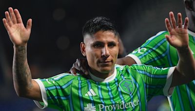Raúl Ruidíaz scores two goals and the Sounders beat the Union 3-2 for their second win