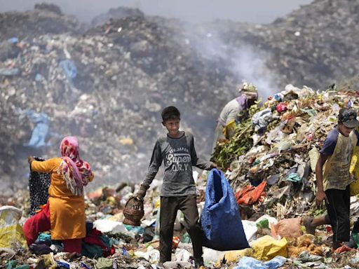 India's ragpickers: A miserable and dangerous job made worse by extreme heat