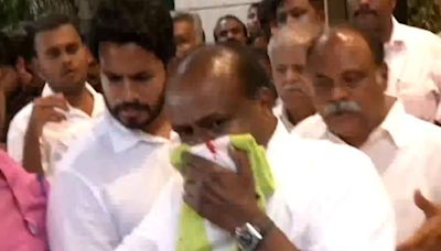 Union minister HD Kumaraswamy hospitalised after nasal bleeding at press conference