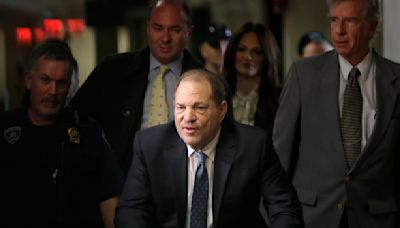 AP Explica: Por qué se revocó la sentencia por violación de Harvey Weinstein en Nueva York