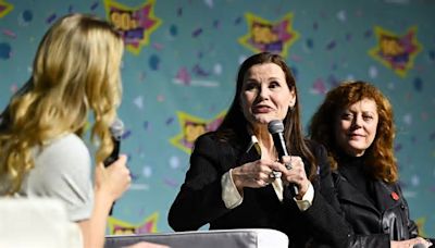 Geena Davis and Susan Sarandon have a 'Thelma & Louise' reunion at 90s Con