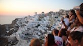 Santorini, a 'ilha do Instagram' da Grécia, está à beira da saturação turística; entenda