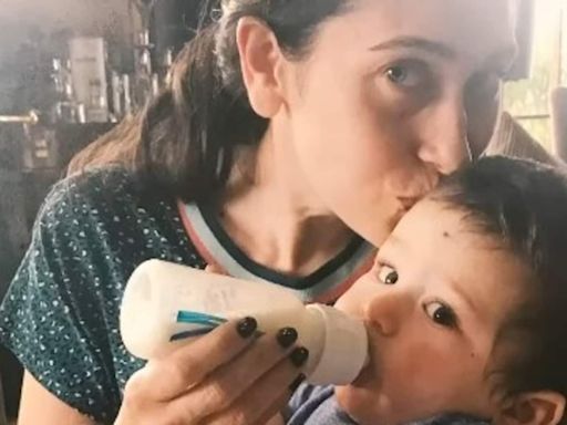 Karisma Kapoor feeds milk to Jeh in new unseen pic shared by Kareena Kapoor on her birthday