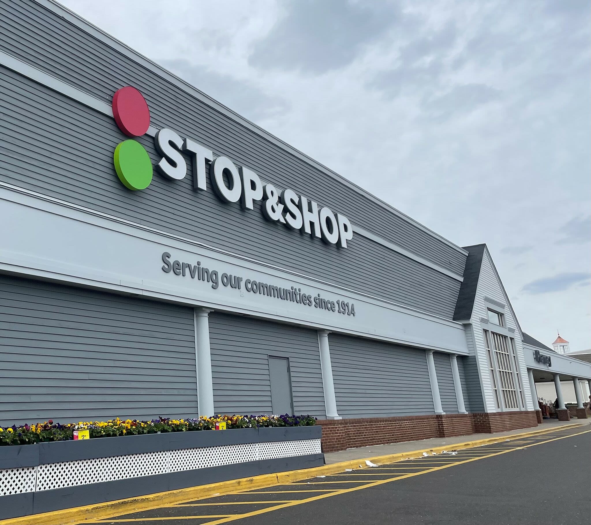Stop & Shop will close 'underperforming stores.' Here's what experts in Connecticut expect to happen
