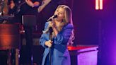 Kelly Clarkson Conquers Yet Another Classic With 'Crimson and Clover'