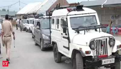 J&K: Fresh batch of pilgrims embark on Amarnath Yatra amid tightened security - The Economic Times