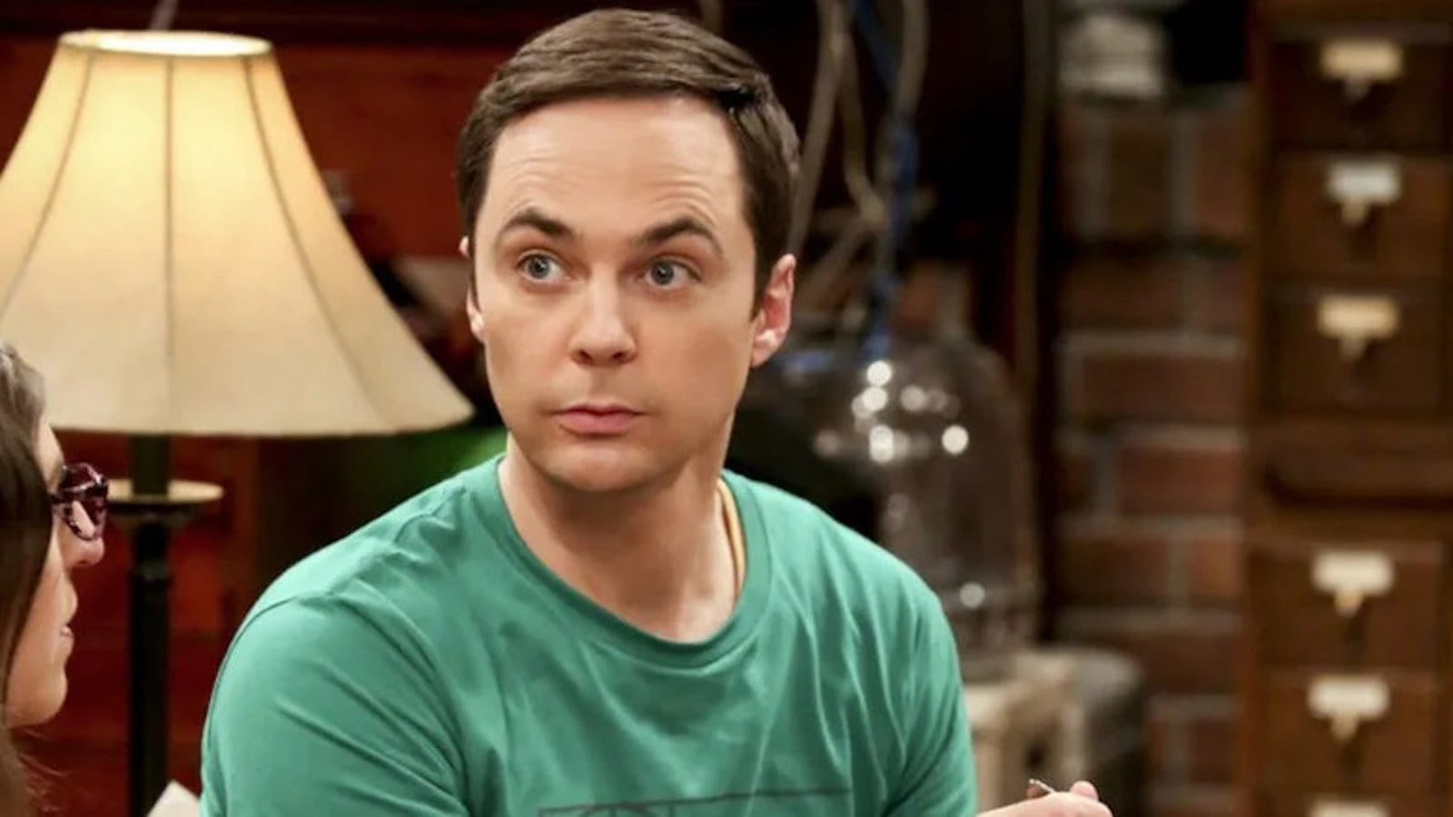 Why The Big Bang Theory's Jim Parsons Got A New Look For His Young Sheldon Cameo - SlashFilm