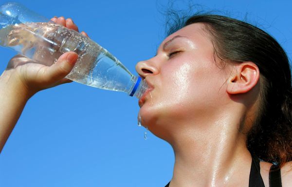 How Much Water Should You Drink Each Day During A Heat Wave