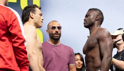 Julio César Chávez Jr. derrota a Uriah Hall en un combate aburrido y sin sabor