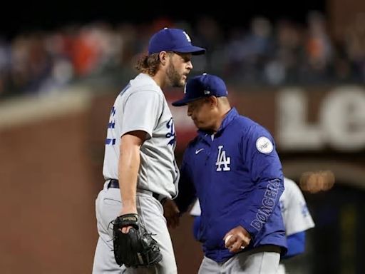 MLB: Dave Roberts da increíble noticia sobre Clayton Kershaw y relevista latino lesionado de Dodgers