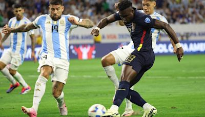 Caicedo cae ante la Argentina de Messi y adelanta su llegada al Sporting