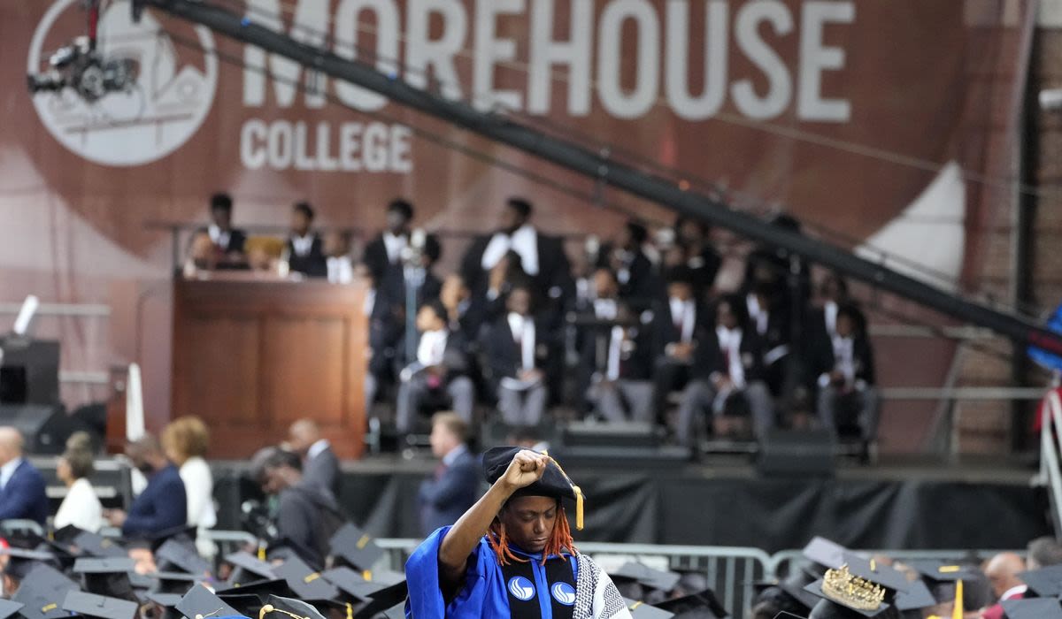 Several students at Black college turn their backs on Biden at grad ceremony