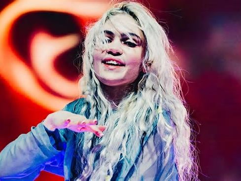 Grimes pidió disculpas en redes por su desastroso show en Coachella: “Ser malo en matemáticas no es un pecado”